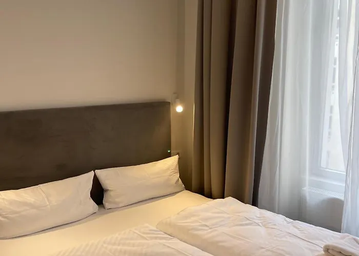 Motel Blue - Minimalist Boutique Hotel